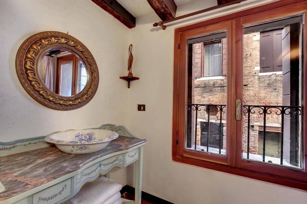 Canal View Suite In Rialto By Wonderful Italy Veneţia Exterior foto